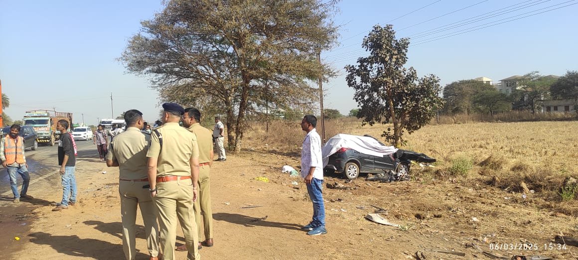 Raipur Big Accident : भीषण सड़क हादसा, कार - ट्रक की टक्कर, 5 लोगों की मौत