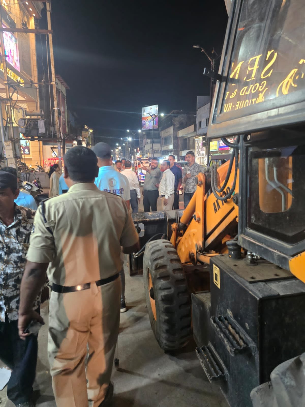 Raipur News : रायपुर में “ट्रिपल-जीरो जोन” पर चला नगर निगम का बुलडोज़र, टीम प्रहरी की बड़ी कार्रवाई