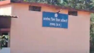 CG ACB Raid : भ्रष्टाचार पर एसीबी का बड़ा एक्शन, जिला शिक्षा अधिकारी कार्यालय में बाबू रंगे हाथ रिश्वत लेते गिरफ्तार