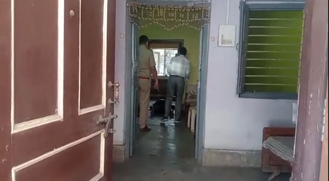 CG : घर में मिली बुजुर्ग दंपति की लाश, जांच में जुटी पुलिस